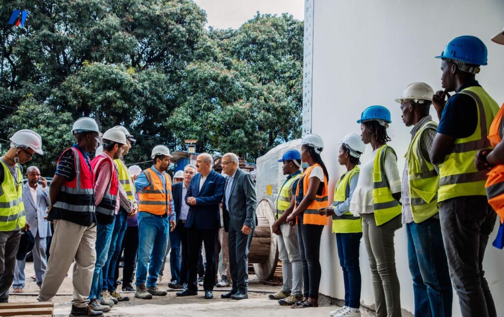 Burundi : Le ministre des Affaires étrangères tunisien visite l’entreprise tunisienne AMA, réalisant de grands projets