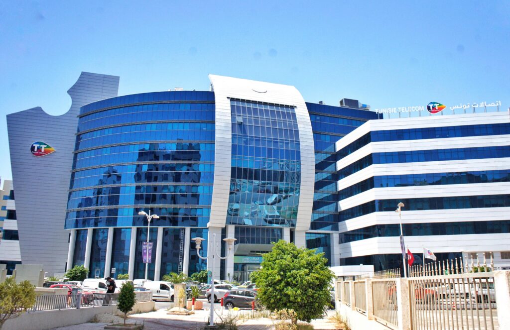 Tunisie Télécom met à jour sa politique qualité afin de renforcer sa performance au service de ses clients Tunisie Télécom met à jour sa politique qualité afin de renforcer sa performance au service de ses clients