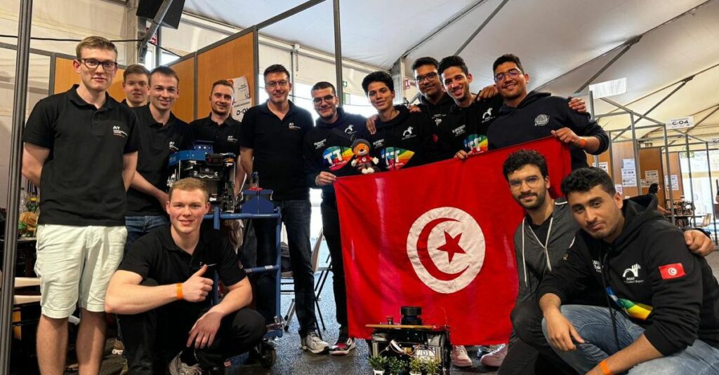بدعم من شركة اتصالات تونس..الفريق التونسي يتألق في المسابقة الدولية للروبوتيك Eurobot 2024 ويحصد 3 انتصارات