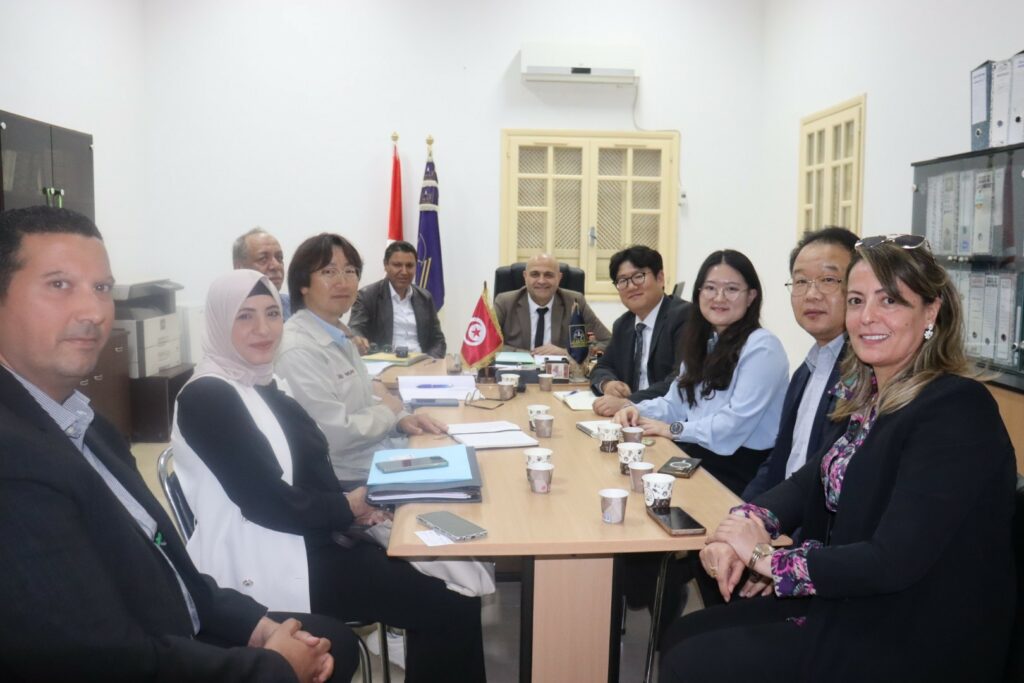 اجتماع بولاية القيروان لتسهيل إجراءات التراخيص وتمكين شركة Yura Corporation من الانطلاق في بناء مصنعها الخامس