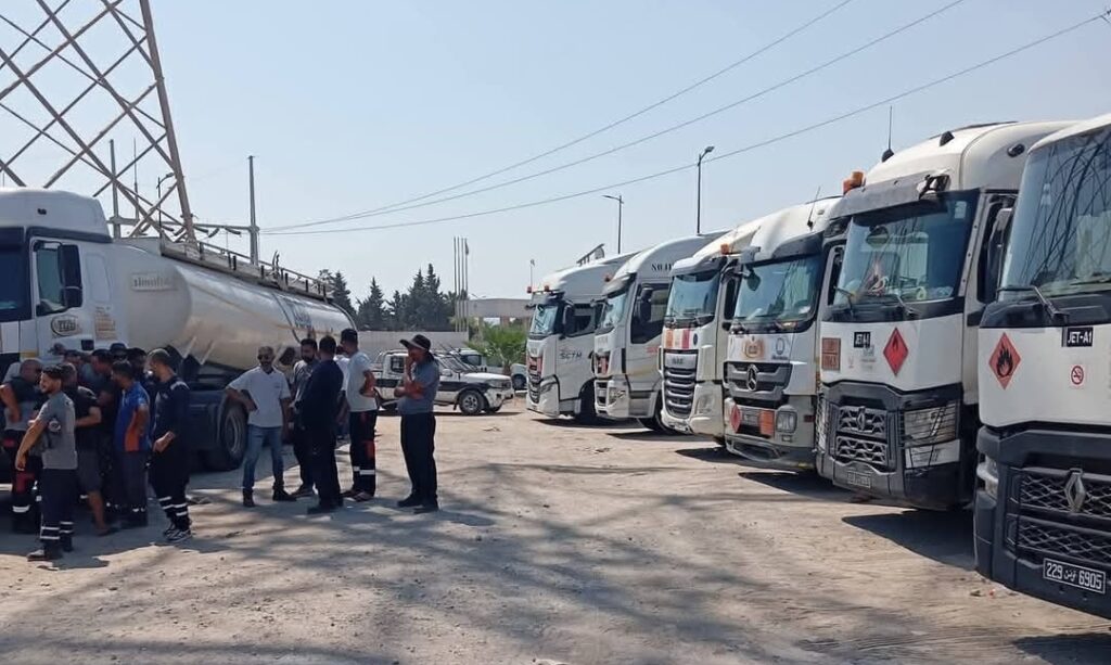 عاجل: إضراب بيومين في قطاع نقل المحروقات ايام 23 و24 سبتمبر عاجل: إضراب بيومين في قطاع نقل المحروقات ايام 23 و24 سبتمبر